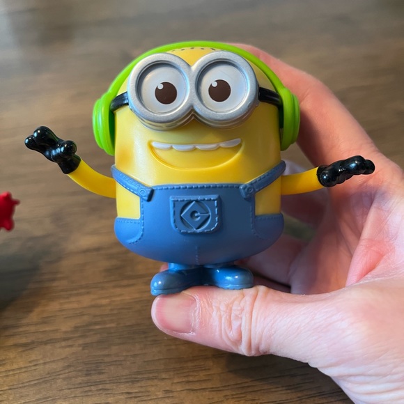 2017 McDonald’s happy meals toys - minions (3 for $20) - Picture 3 of 6